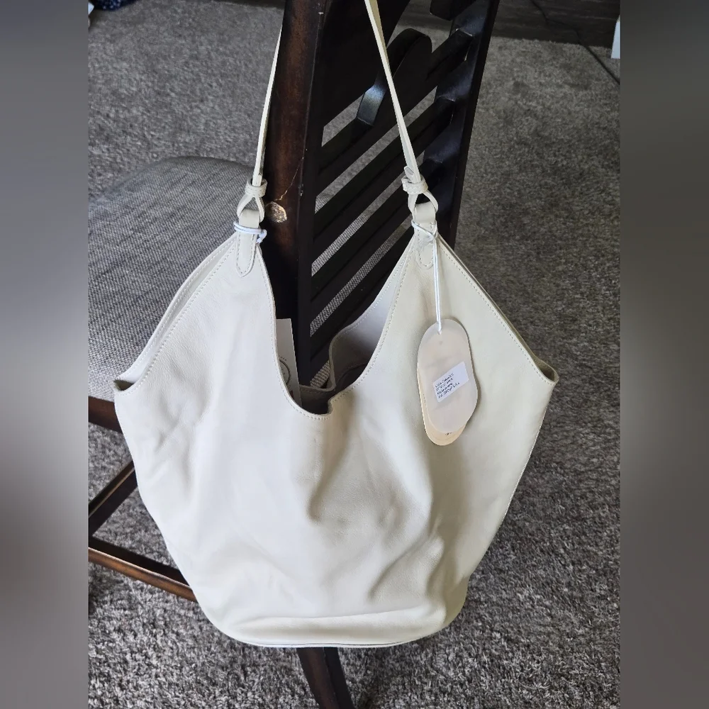 VIOLA CASTELLANI Made ln Italy Leather Hobo With Oval Bottom.Milky Ivory. NWT